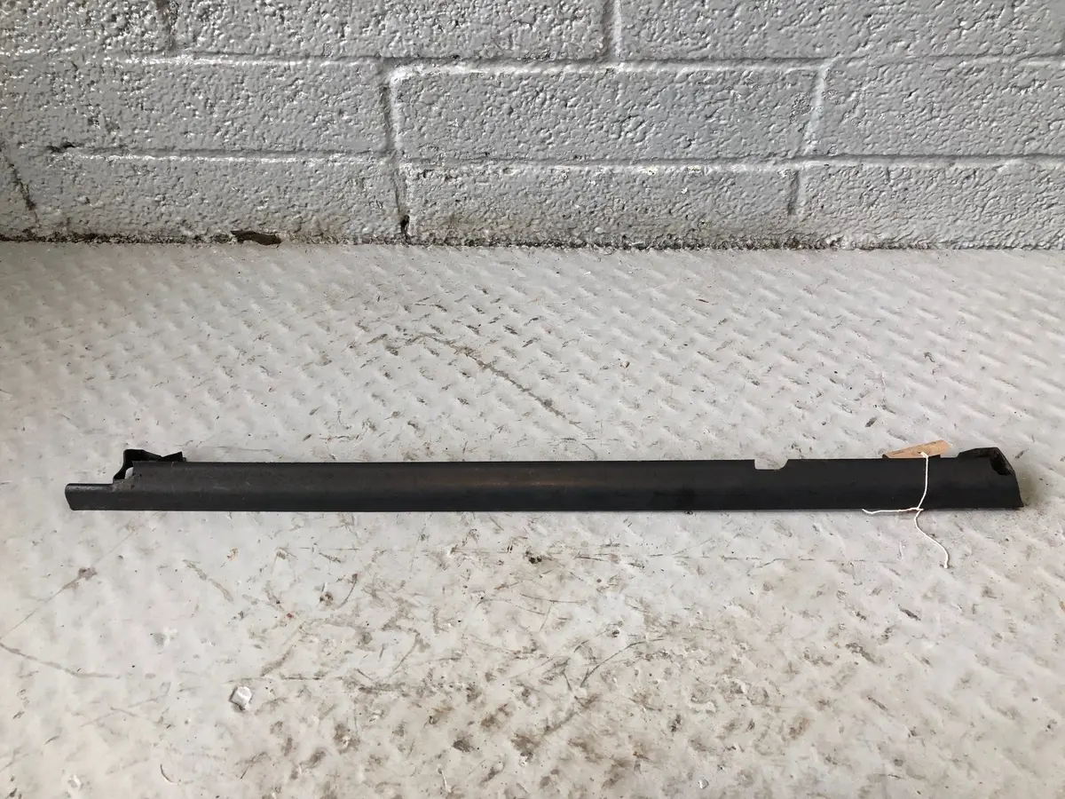 Discovery 2 Weather Strip Seal Near Side Rear Window Trim Land Rover 1