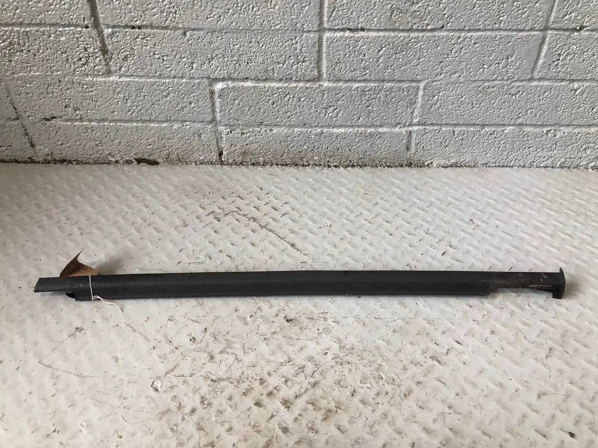 Discovery 2 Weather Strip Seal Near Side Front Window Trim Land Rover 1