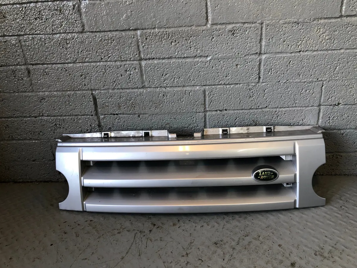 Discovery 3 Grille Front Zambesi Silver Land Rover 2004 To 2009 D17036 1