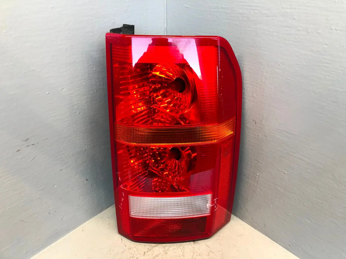 Discovery 3 Tail Light Cluster Off Side Rear Xfb000563 2004 To 2009 K28115 1