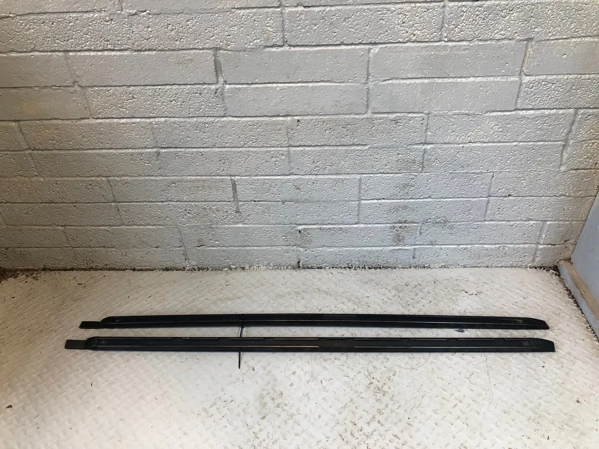 Discovery 4 Roof Rails Three Quarter Length Roof Bars Land Rover L12016 1